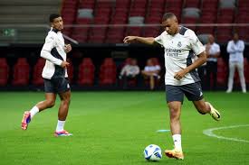 员背后的故 员背后的故