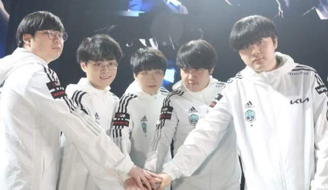 在比分胶着 在比分胶着