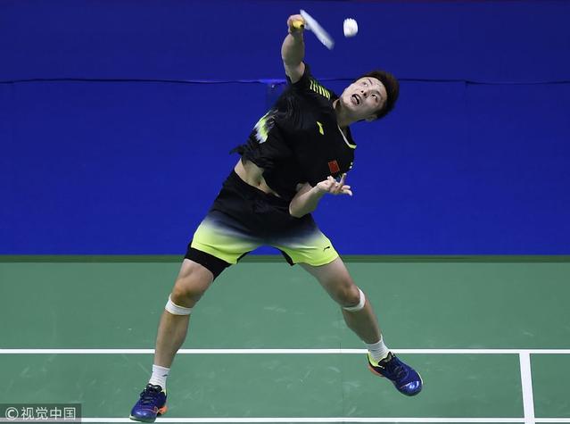 冲击力十足！詹姆斯上半场10中4得14分6板3助，罚球7中6.