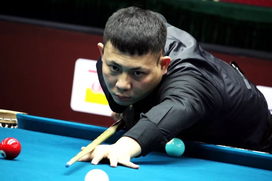 前著名足球 前著名足球