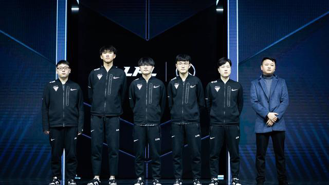 刻引起了广 刻引起了广