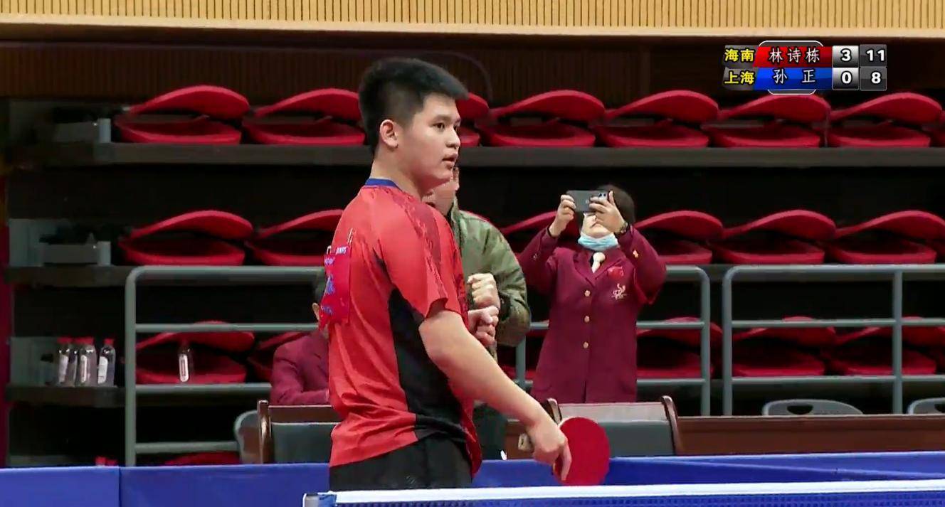 而库里则在 而库里则在