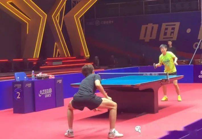 后者强调终 后者强调终